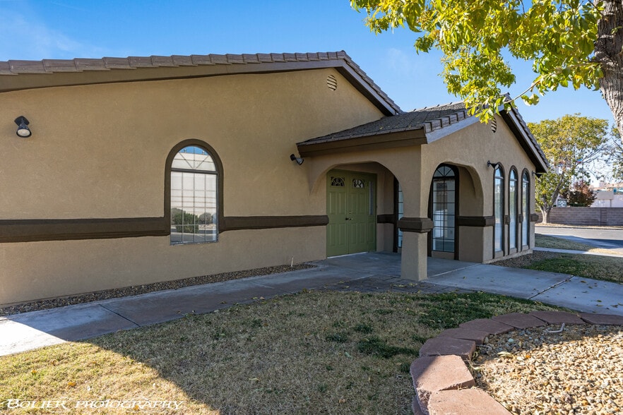 More Photos Of 320 E Old Mill Rd, Mesquite Office For Sale