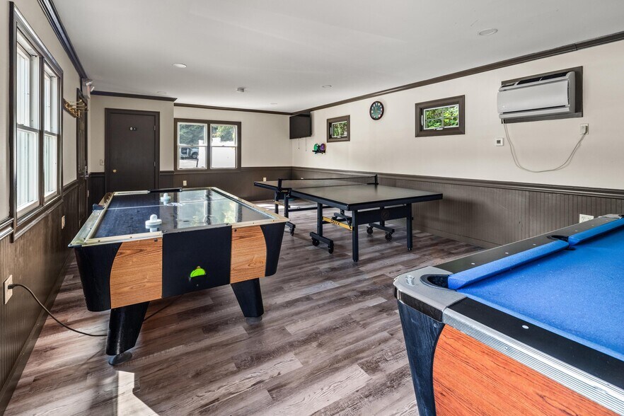 More Photos Of 18 Main St, Stowe Hotel For Sale