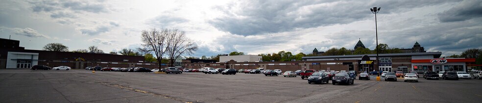 More Photos Of 2485-2541 Boul Sainte-Anne, Québec Storefront For Lease