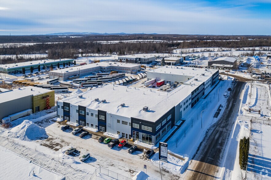 More Photos Of 4177-4233 Rue Marcel Lacasse, Boisbriand Manufacturing For Lease