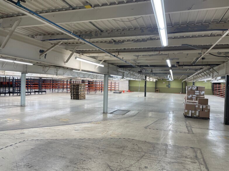 More Photos Of 5 Hudson Park Dr, Hudson Manufacturing For Lease