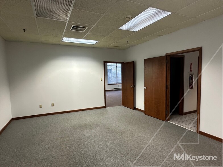 More Photos Of 1114-1124 Commons Blvd, Reading Flex For Sale