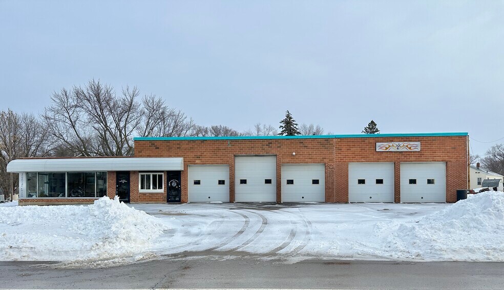 Primary Photo Of 1401 SE Broadway Ave, Albert Lea Specialty For Sale