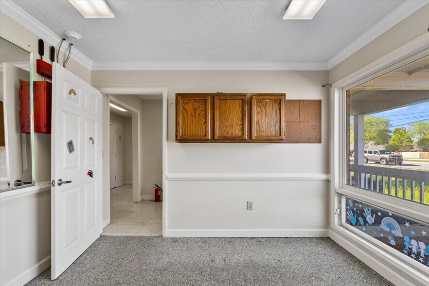 More Photos Of 1552 Skeet Club Rd, High Point Office For Sale