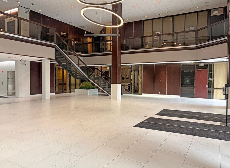 More Photos Of 901 E St. Louis St, Springfield Office For Lease