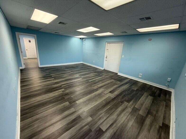 More Photos Of 1665 W 68th St, Hialeah Unknown For Lease
