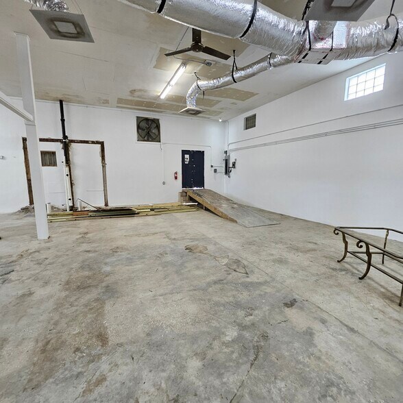 More Photos Of 2025 13th Ave, Vero Beach General Retail For Sale