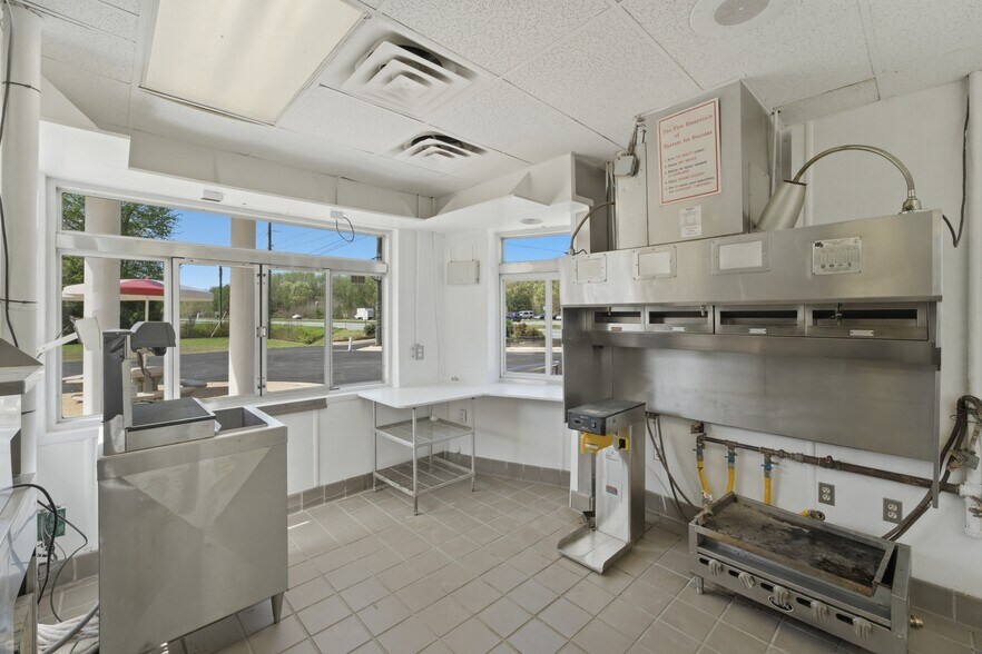 More Photos Of 5079 James Madison Pky, King George Fast Food For Sale