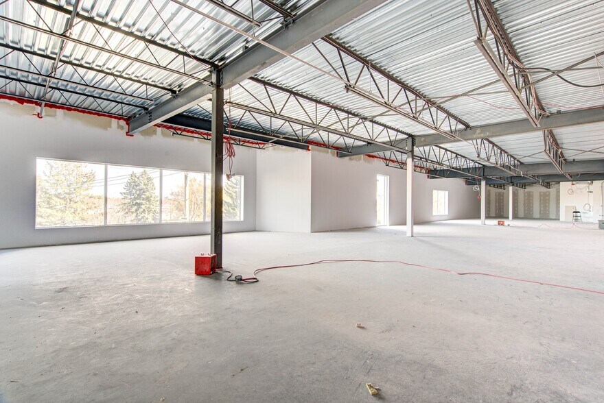 More Photos Of 12421 Boul Lacordaire, Montréal Medical For Sale