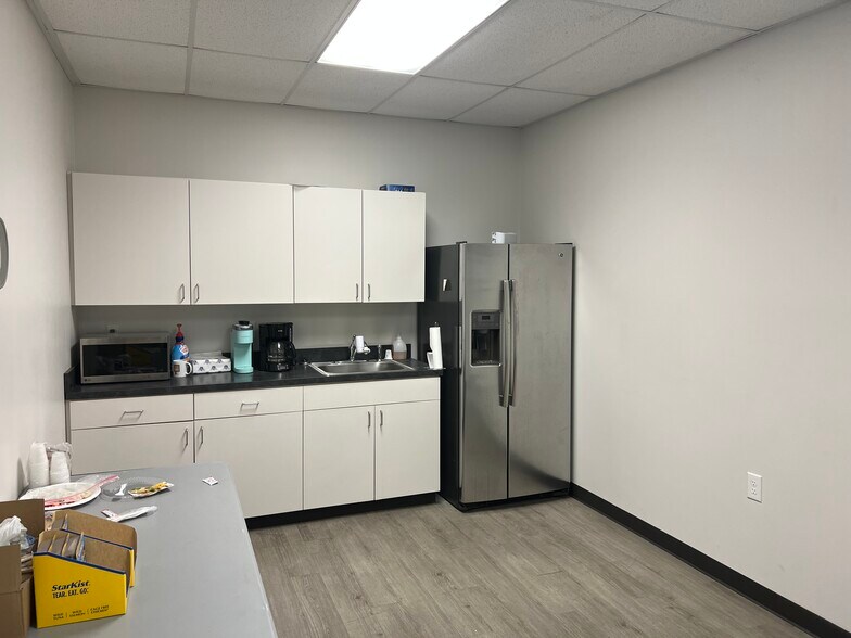 More Photos Of 4719 N Mingo Rd, Tulsa Manufacturing For Lease