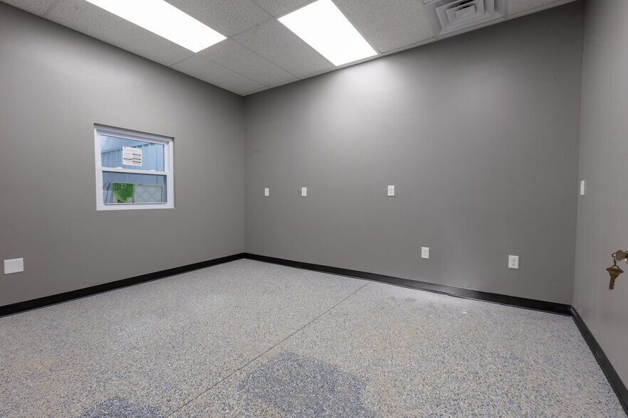 More Photos Of 6709 Universal Ave, Kansas City Warehouse For Sale