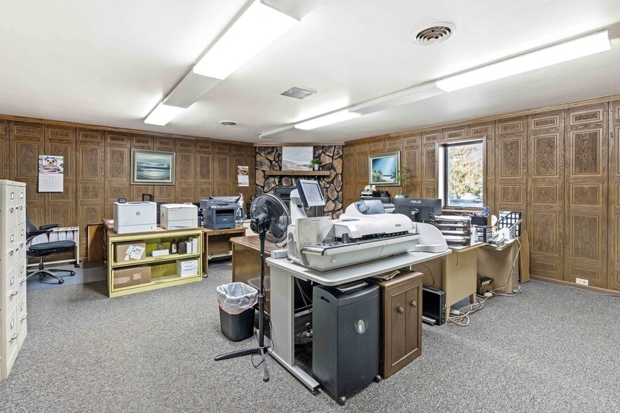 More Photos Of 311 E Corning Rd, Beecher Warehouse For Lease