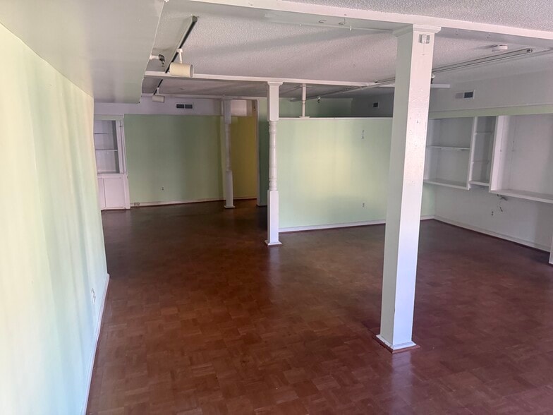More Photos Of 217 Lucas St, Mount Pleasant Storefront Retail Office For Lease