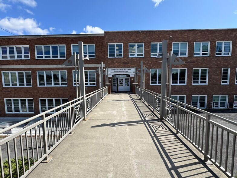 More Photos Of 115 NW State St, Pullman Loft Creative Space For Sale