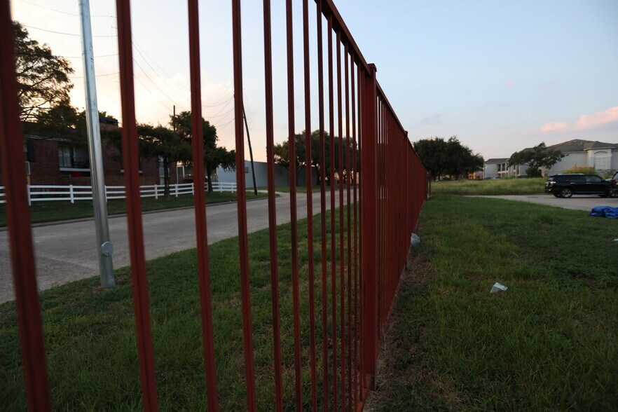 More Photos Of 101 Wells Fargo Dr, Houston Auto Repair For Sale