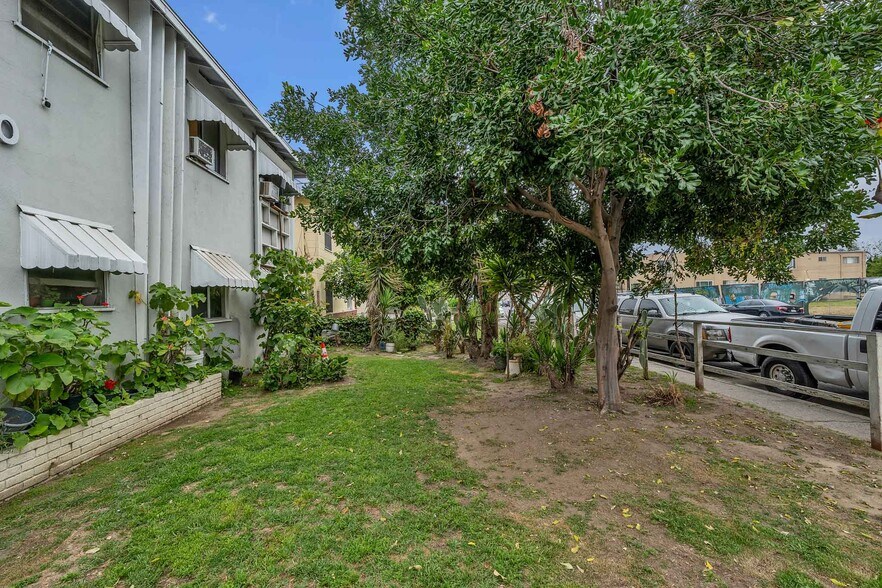 More Photos Of 6860-6870 Hazeltine Ave, Van Nuys Apartments For Sale
