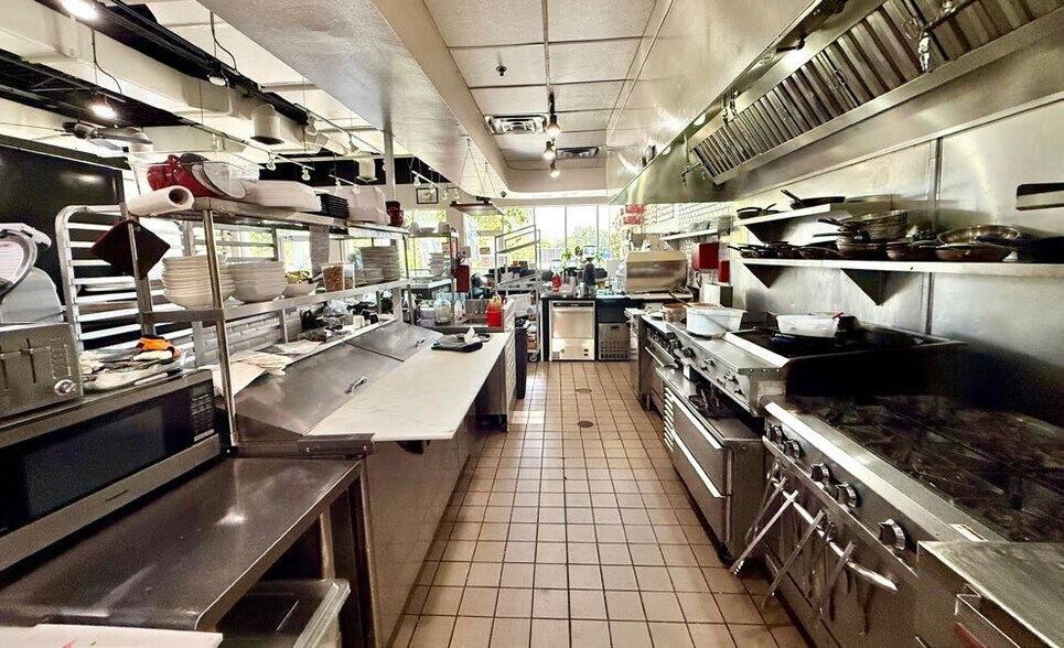 More Photos Of 3980 NW Federal Hwy, Jensen Beach General Retail For Lease