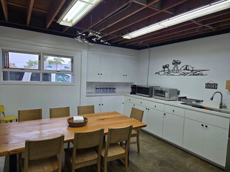 More Photos Of 1922 Placentia Ave, Costa Mesa Light Manufacturing For Lease