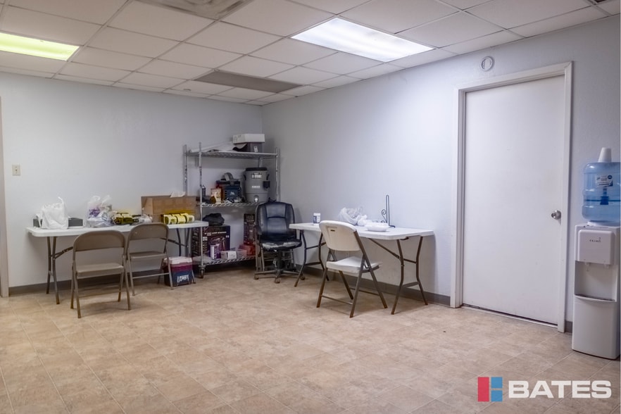 More Photos Of 1812 Garden Spring Dr, Dallas Warehouse For Sale