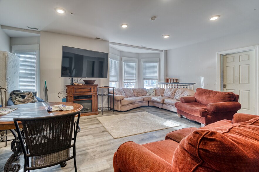 More Photos Of 3817 Pacific Ave, Wildwood Restaurant For Sale