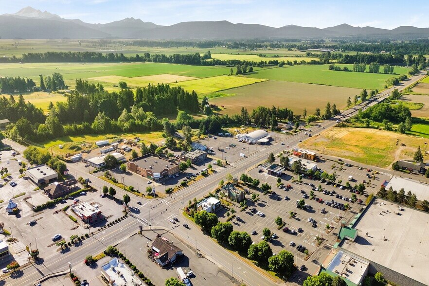 More Photos Of 8082 Guide Meridian, Lynden Freestanding For Sale