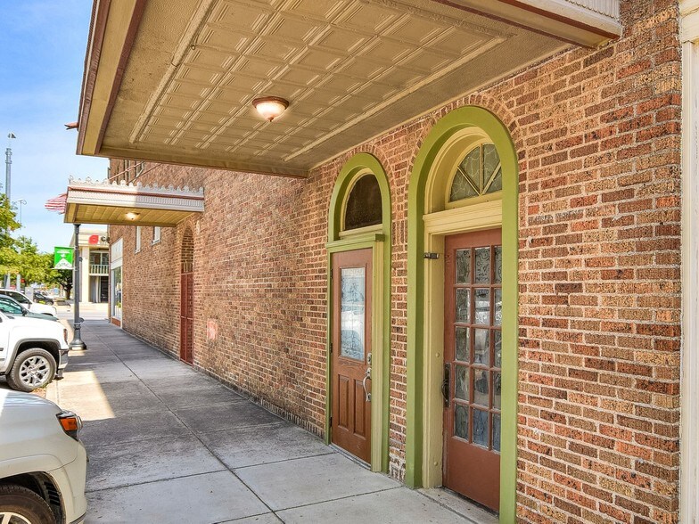 More Photos Of 219-221 N Main St, Taylor Storefront Retail Office For Sale