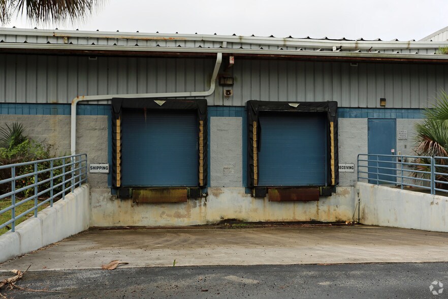 More Photos Of 541 NW Interpark Pl, Port Saint Lucie Manufacturing For Lease