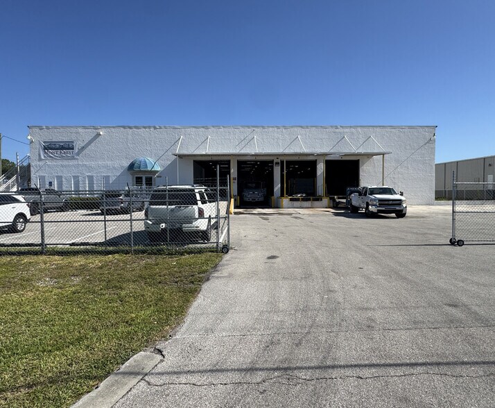 Primary Photo Of 3531 Old Metro Pky, Fort Myers Distribution For Lease