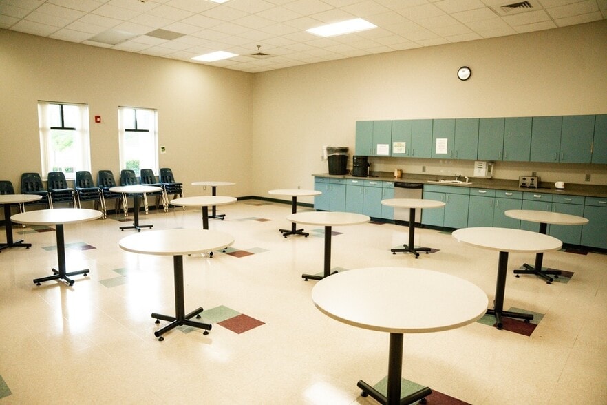 More Photos Of 3429 Regal Dr, Alcoa Office For Sale