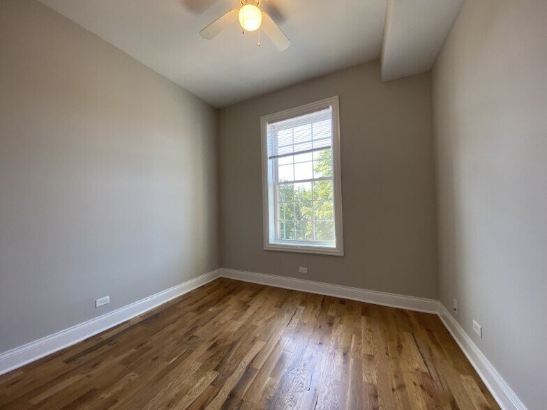 More Photos Of 4401-4403 N Clark St, Chicago Apartments For Lease