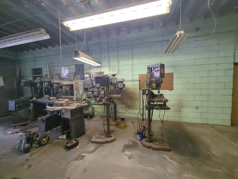 More Photos Of 702 Vesta St, Inglewood Manufacturing For Sale