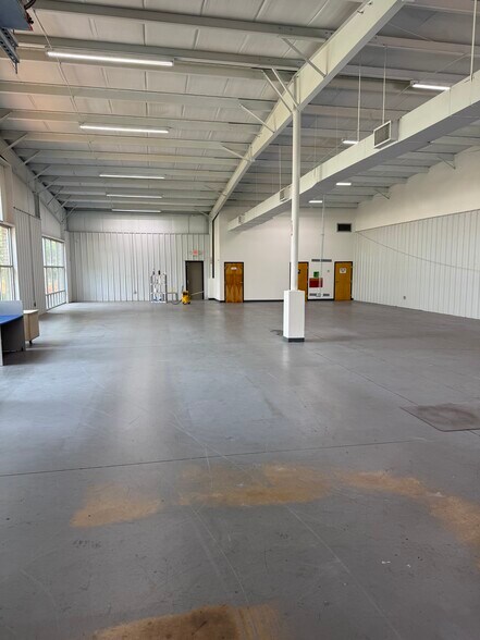 More Photos Of 590 Olympic Dr, Athens Distribution For Lease