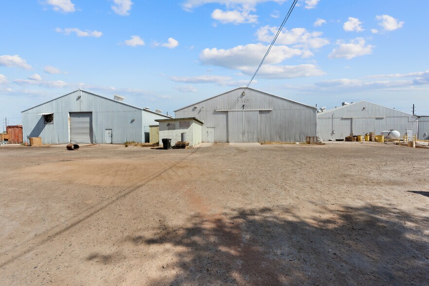 More Photos Of 220 E Commercial Ave, El Centro Manufacturing For Sale