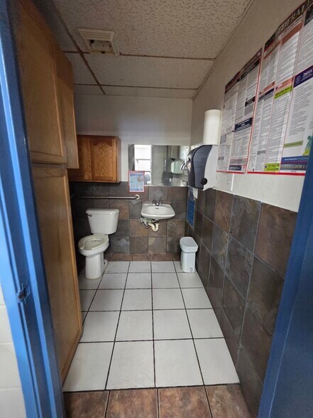 More Photos Of 1911-1913 W Gore Blvd, Lawton Daycare Center For Lease