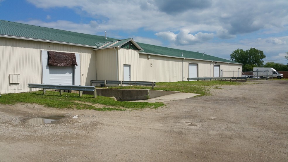 More Photos Of 2447 E Judd Rd, Burton Showroom For Sale