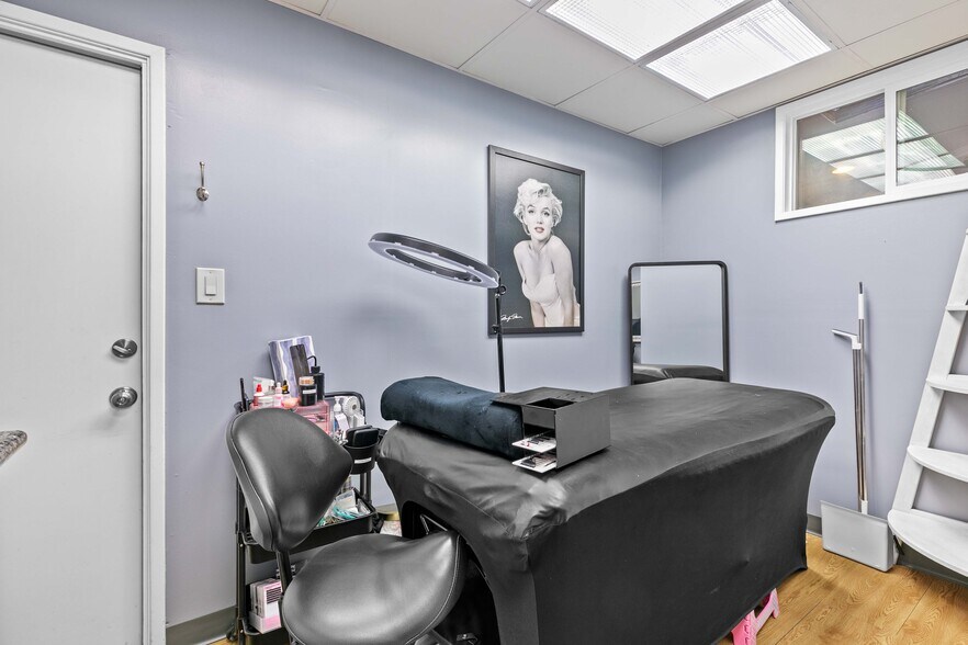 More Photos Of 2114 W Magnolia Blvd, Burbank Storefront For Sale