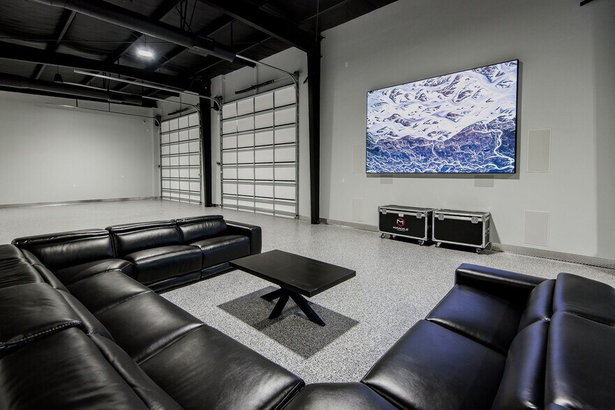 More Photos Of 1551 E World Blvd, Fort Mohave Showroom For Sale