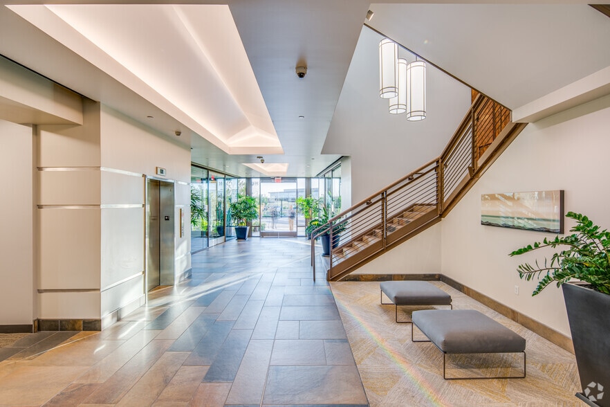 More Photos Of 161 E Rivulon Boulevard, Gilbert Office For Lease