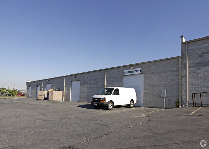 More Photos Of 1565 W Hill Field Rd, Layton Showroom For Lease