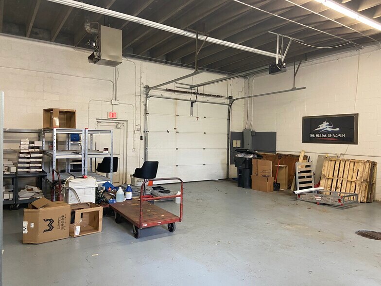 More Photos Of 1565 Kenmore Ave, Kenmore Showroom For Lease