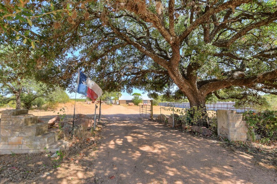 More Photos Of 8164 Hwy 261, Buchanan Dam Land For Sale
