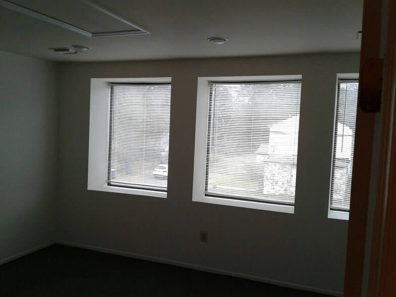 More Photos Of 499 Marlboro Rd, Old Bridge Medical For Lease