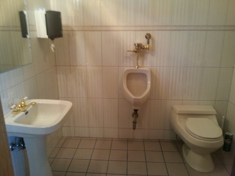 More Photos Of 7019 E Dominick St, Rome Auto Dealership For Lease