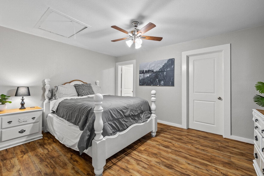 More Photos Of 404 W 3rd St, League City Manufactured Housing Mobile Home Park For Sale