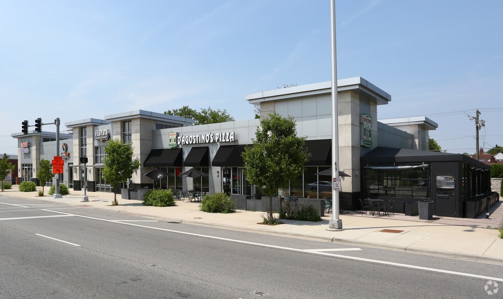 More Photos Of 742 W Higgins Rd, Park Ridge Freestanding For Lease