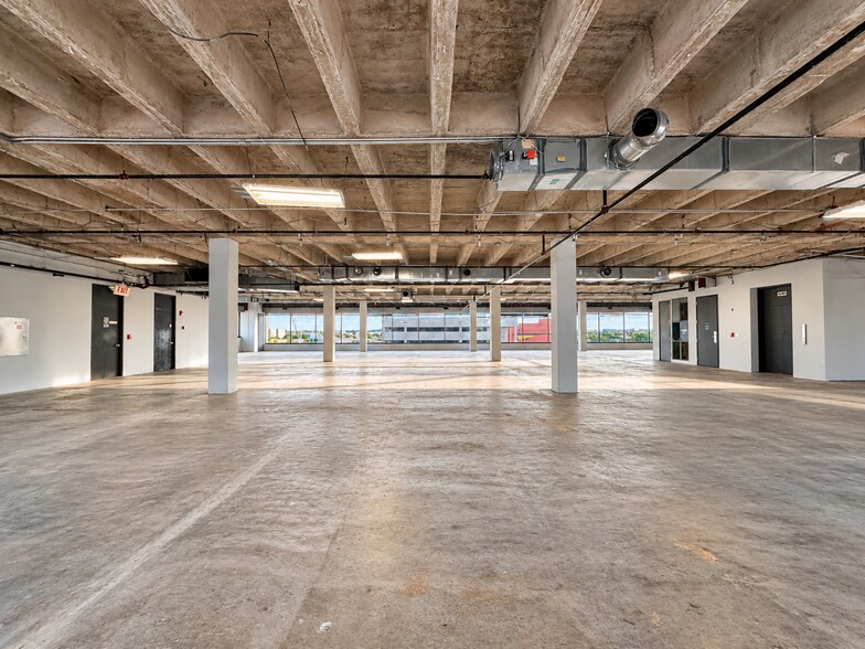 More Photos Of 425 Soledad St, San Antonio Loft Creative Space For Sale