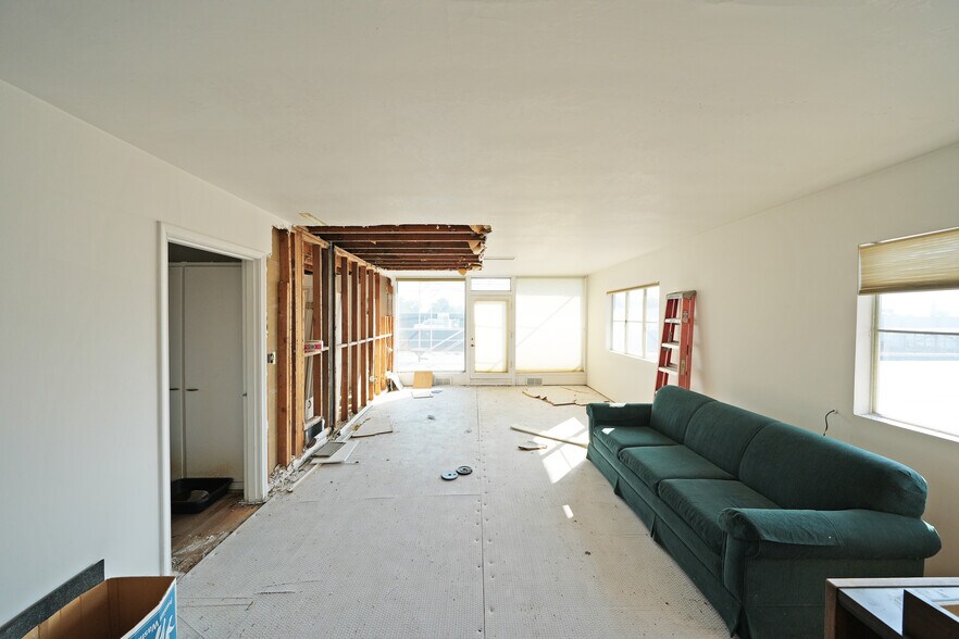 More Photos Of 1608 S 24th Ave, Yakima Movie Radio TVStudio For Sale