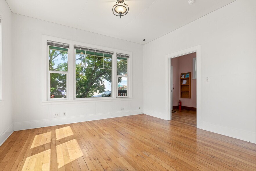 More Photos Of 1516 SE 43rd Ave, Portland Medical For Sale