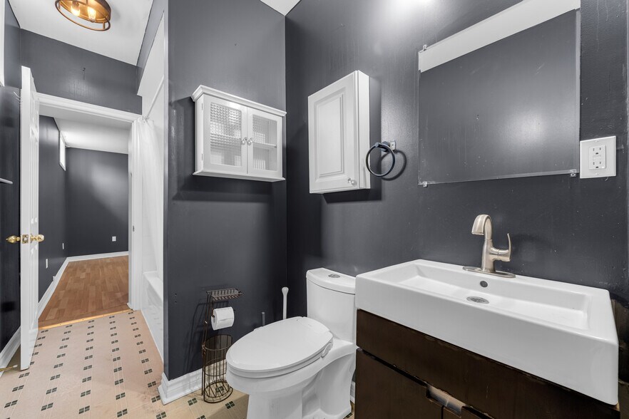 More Photos Of 320 King St E, Hamilton Storefront Retail Residential For Sale