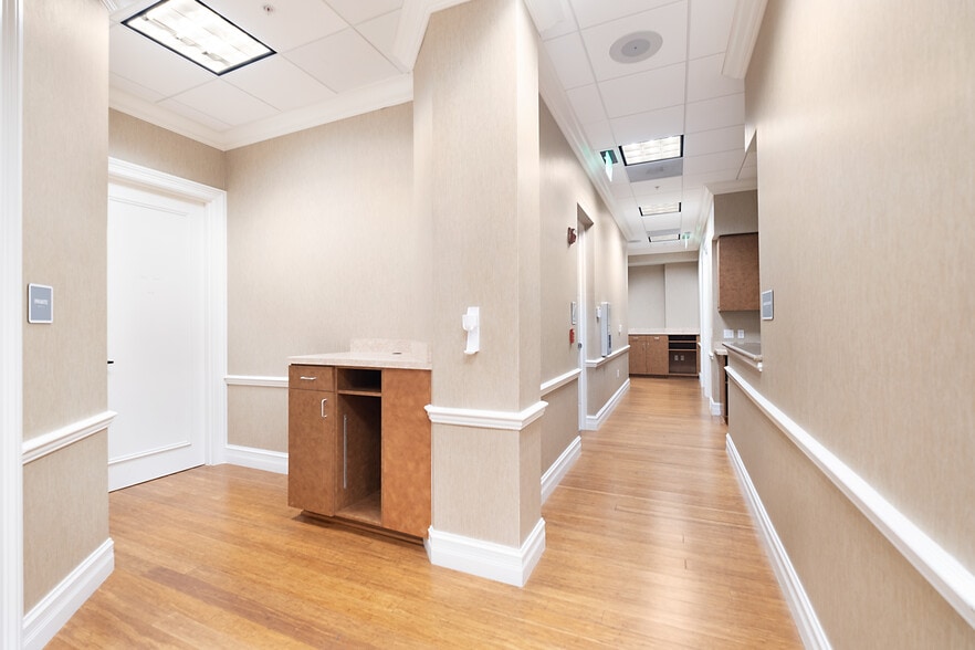 More Photos Of 3021 N Airport Pulling Rd, Naples Office For Sale